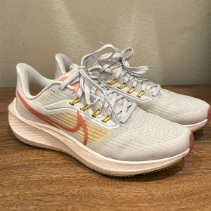 Nike Women's Pegasus 39 Running Shoes